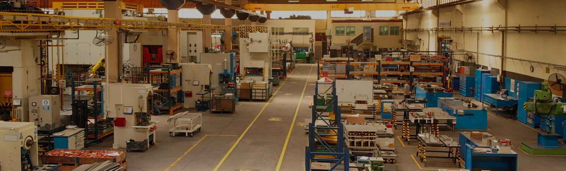 Fabricación y venta al por mayor de diversos tipos de reflectores para barandillas.