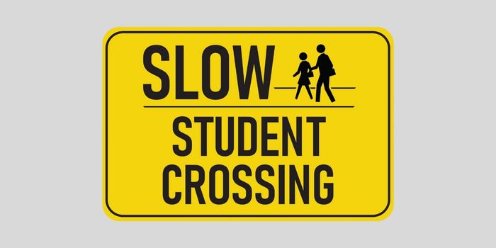 sinal de travessia de estudantes