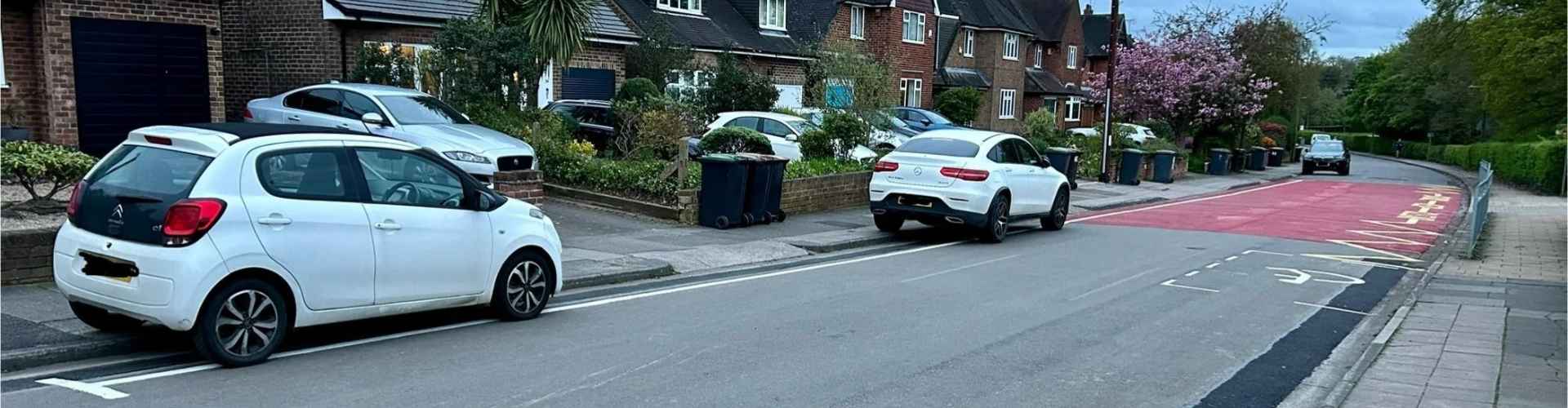 ¿Se puede aparcar en una sola línea blanca?