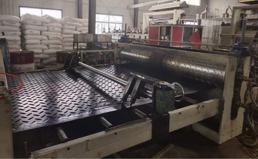 Bodenschutzmatten, CNC-Formgravurmaschinen