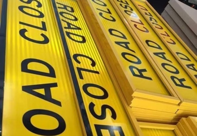 Boxed Edge Signs for road safety