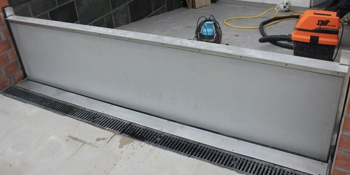 Self Closing Flood Barrier