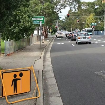 لافتة موقف أرجوحة عند تقاطع مؤقت