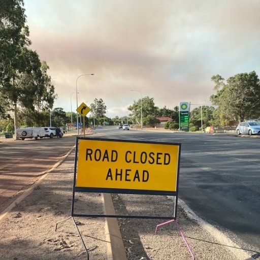 boxed edge signs for urban road