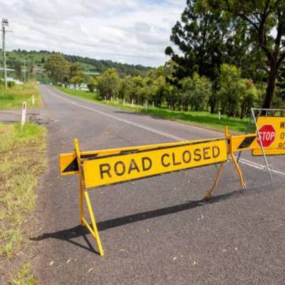 boxed edge signs on rural road