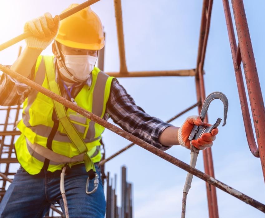 Arnés de protección contra caídas