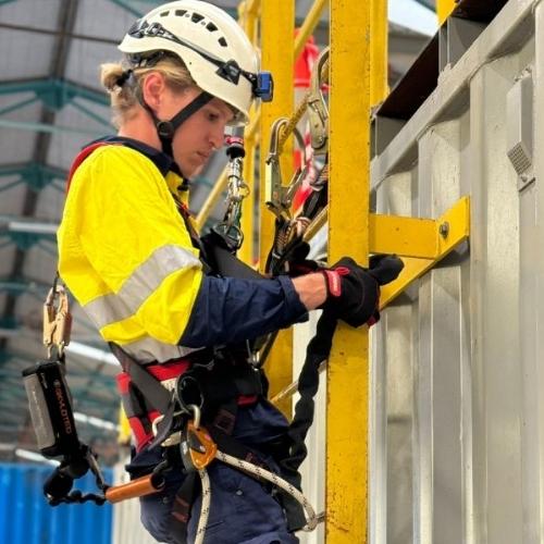 Arnés de cuerpo completo para el mantenimiento de equipos industriales