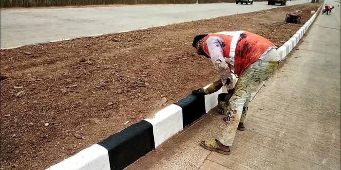 طلاء حواف الطرق