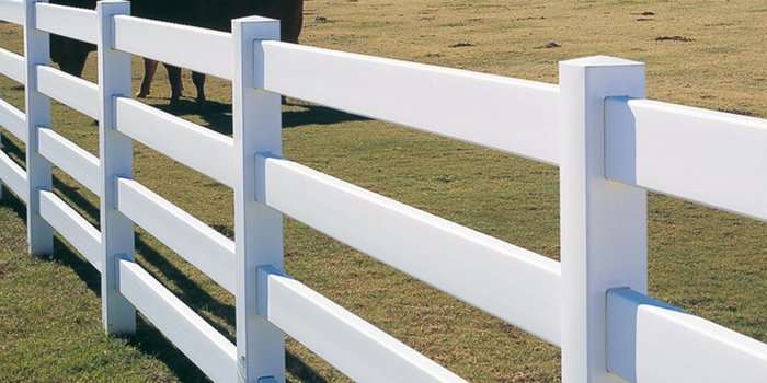 أعمدة سياج من الفينيل