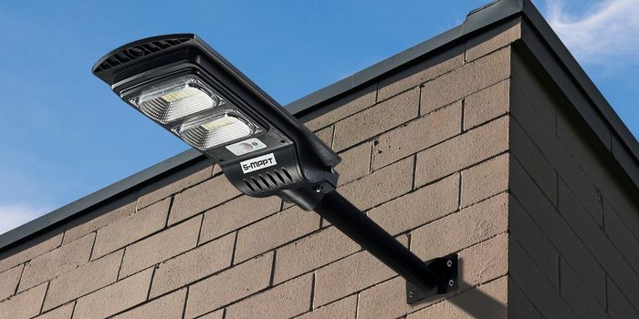 عمود إنارة الشارع المثبت على الحائط