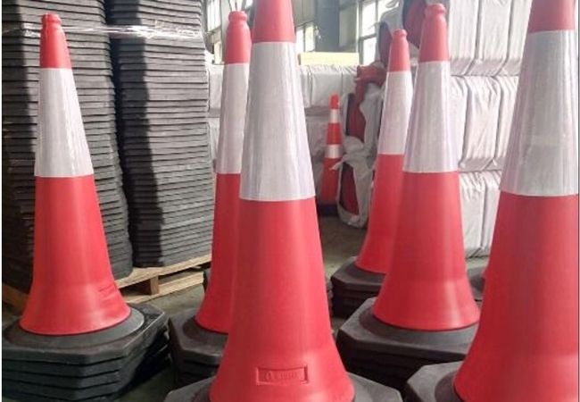 Fournisseur de cônes de signalisation de 36 pouces