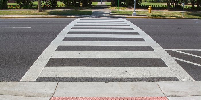 Paso de peatones con escalera